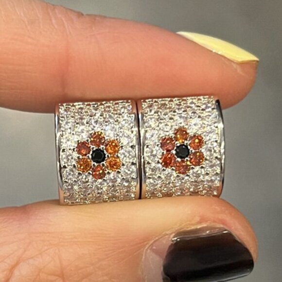 💥 Rhinestone Full CZ Cute Flower Shaped Hoop Earrings for Women, HA4545 - Picture 1 of 4